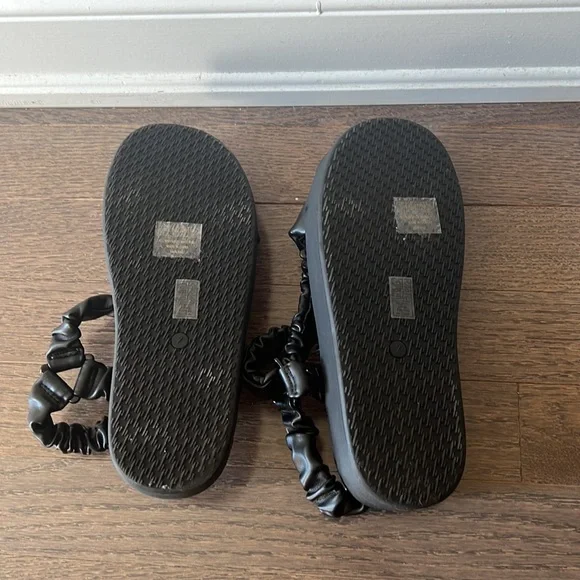 Sandals - Picture 3 of 4